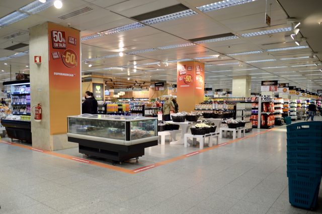 リスボンののエル・コルテ・イングレス内にあるスーパー